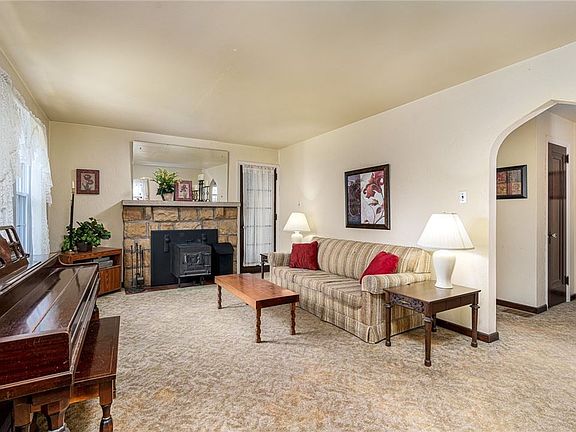 5th image of 305 5th St