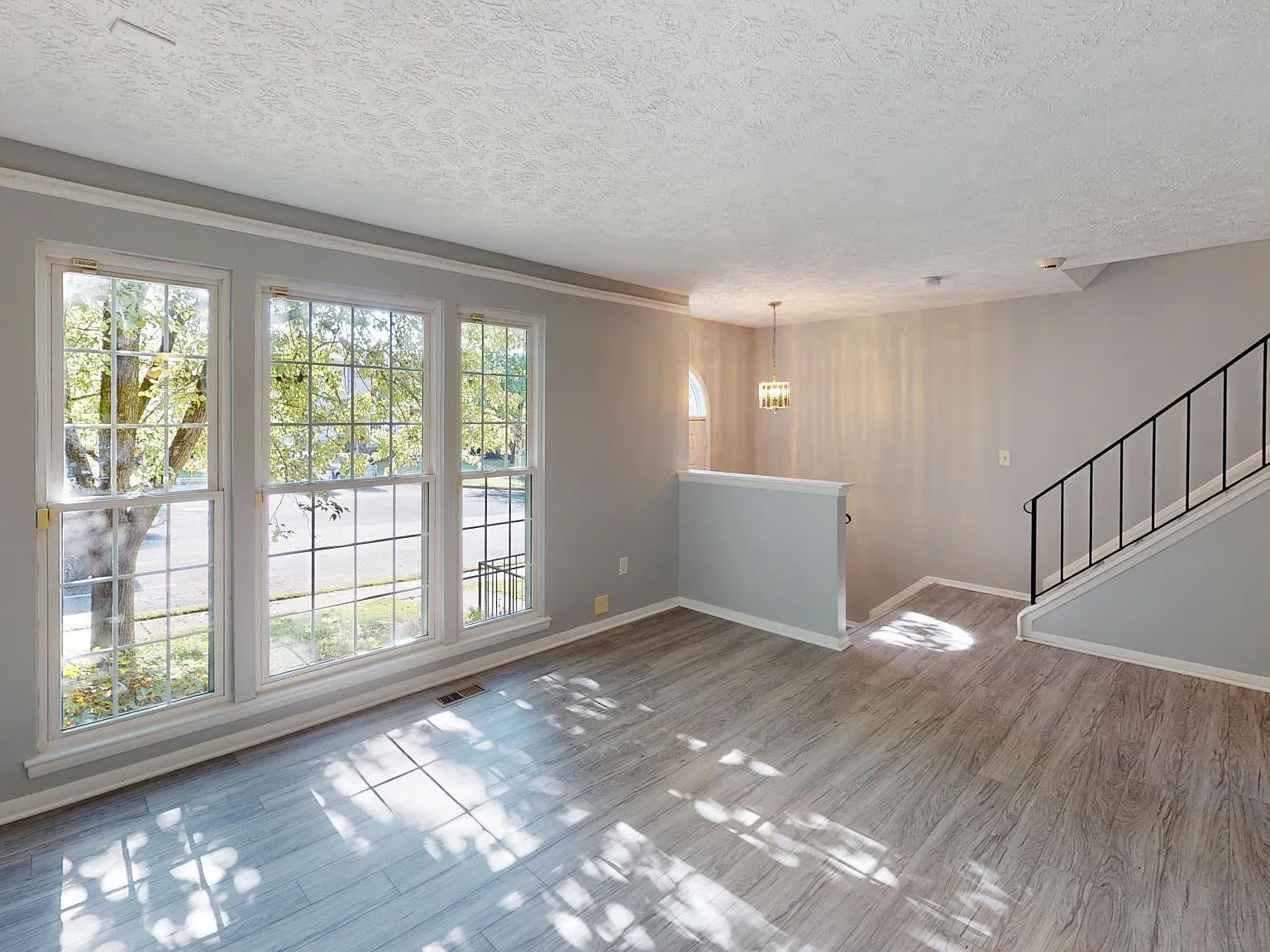 4 bed, 2.5 bath, 2000 sqft, $2,600 — Photo 1
