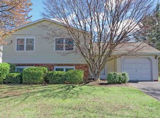 14 Meadowlark Dr, Cohoes, NY 12047