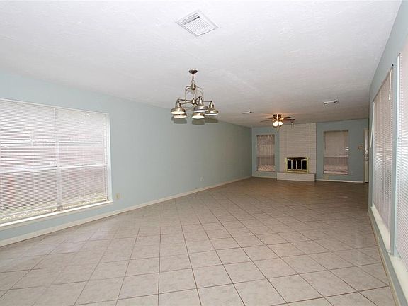 4th image of 3311 Falling Brook Dr