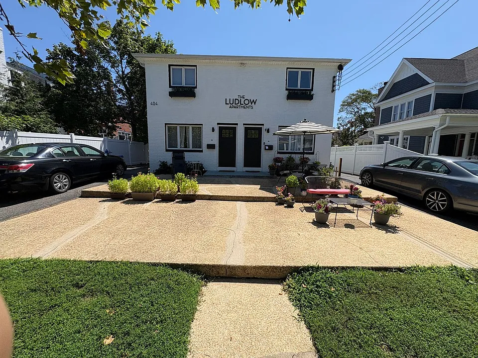 404 7th Ave