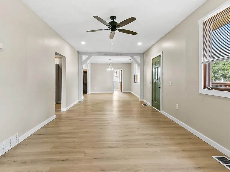 125 E Charles St — Photo 19