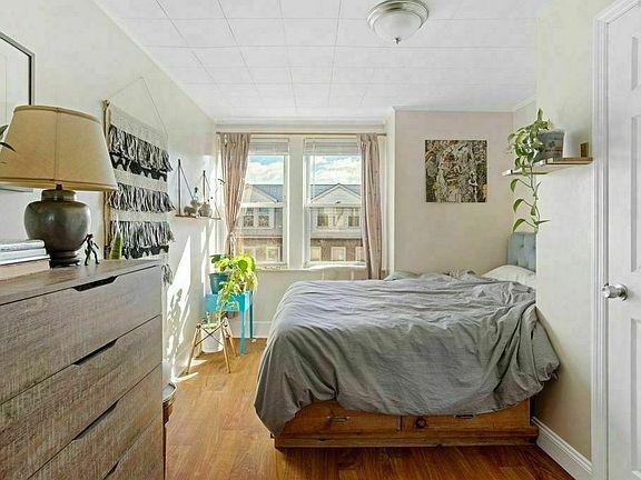 3rd image of 20-60 32nd St Unit 2