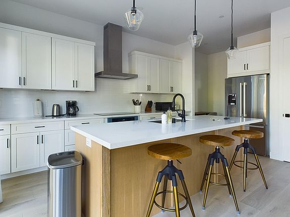 5th image of 1246 Naglee Ave