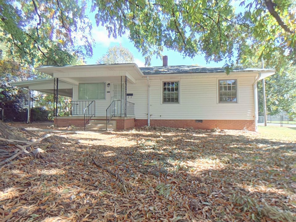 1st image of 2116 Hubbard St
