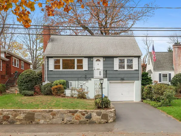 38 Center Dr, Old Greenwich, CT 06870