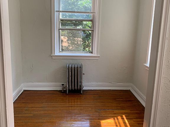3rd image of 415 S 42nd St APT 6