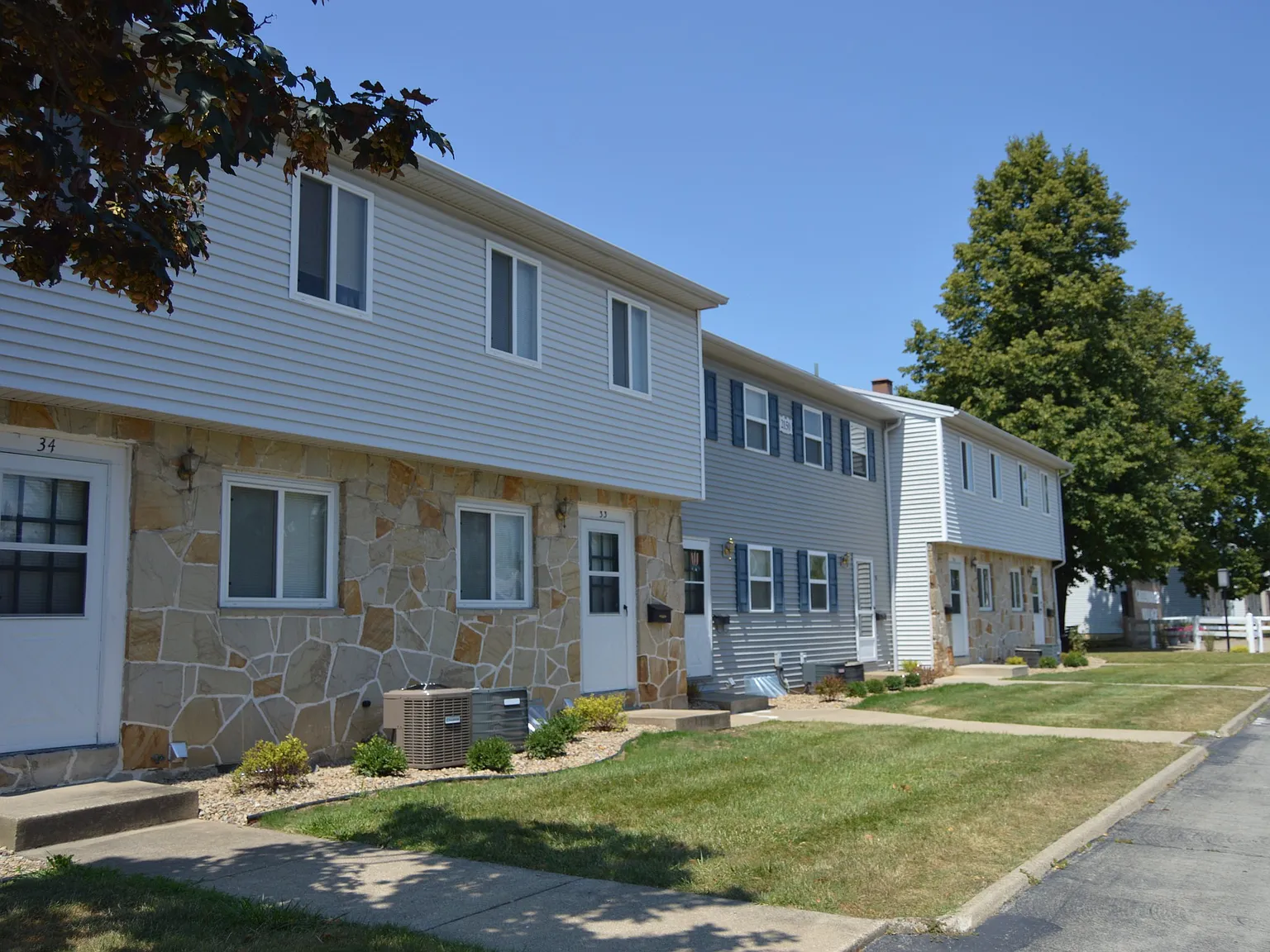 Greenbriar Village apartments — Photo 2