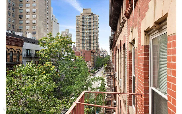 Rented by Douglas Elliman | media 16