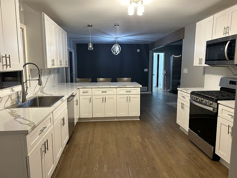 2299 Saratoga Dr — Photo 2
