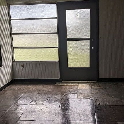 5th image of 330 Suffolk Ct