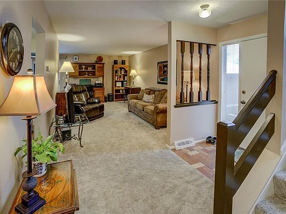 4th image of 7465 Creekwood Ct #13B