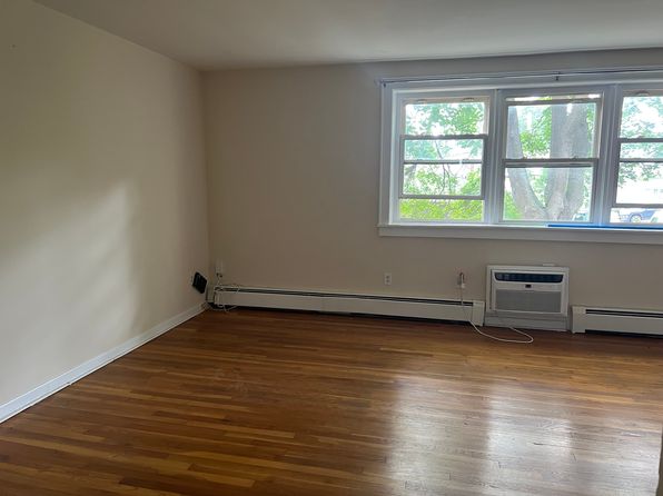 460 Centre St APT 4