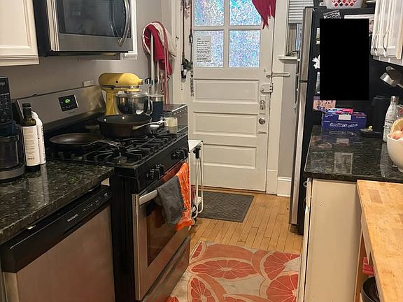 3rd image of 950 Pleasant St