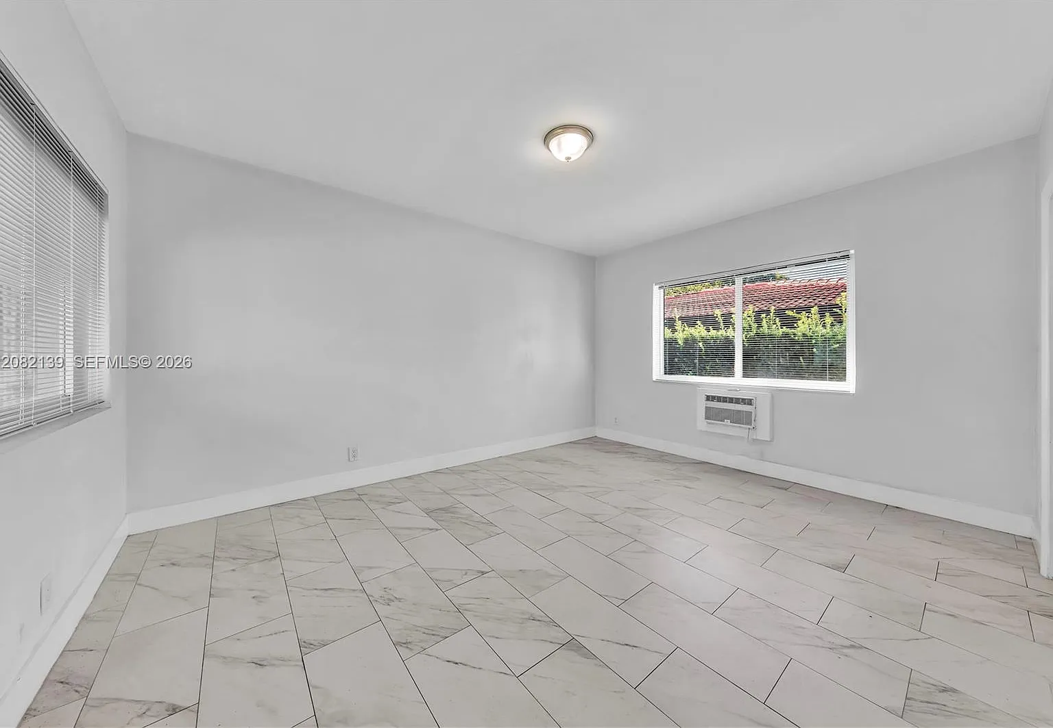 Hollywood South — Photo 2