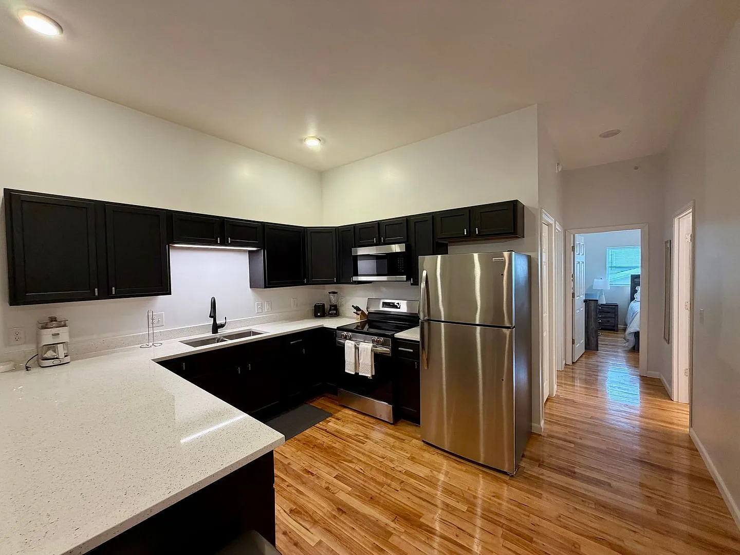 719 N 3rd Ave - Furnished — Photo 3