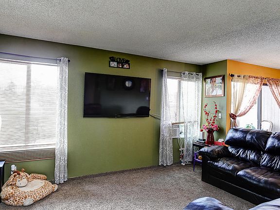 3rd image of 27064 Crossglade Ave Unit 1