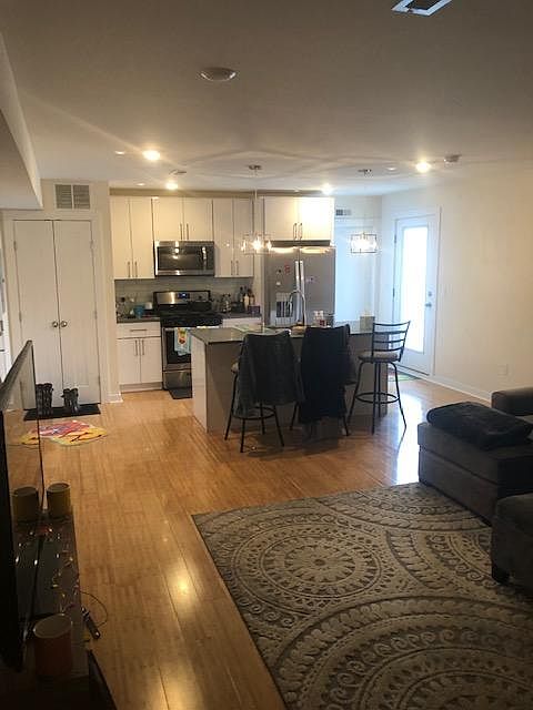 1st image of 1834 Vineyard St #23