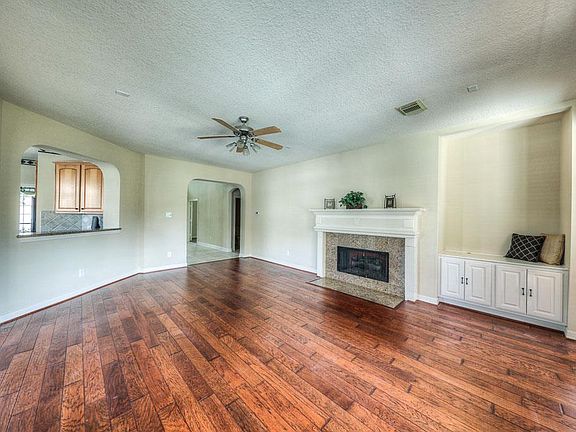 3rd image of 2707 Drywood Creek Dr