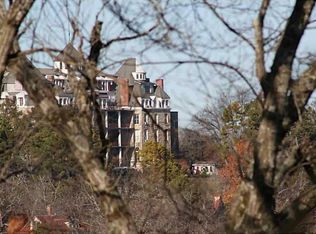 3 Wheeler St, Eureka Springs, AR 72632