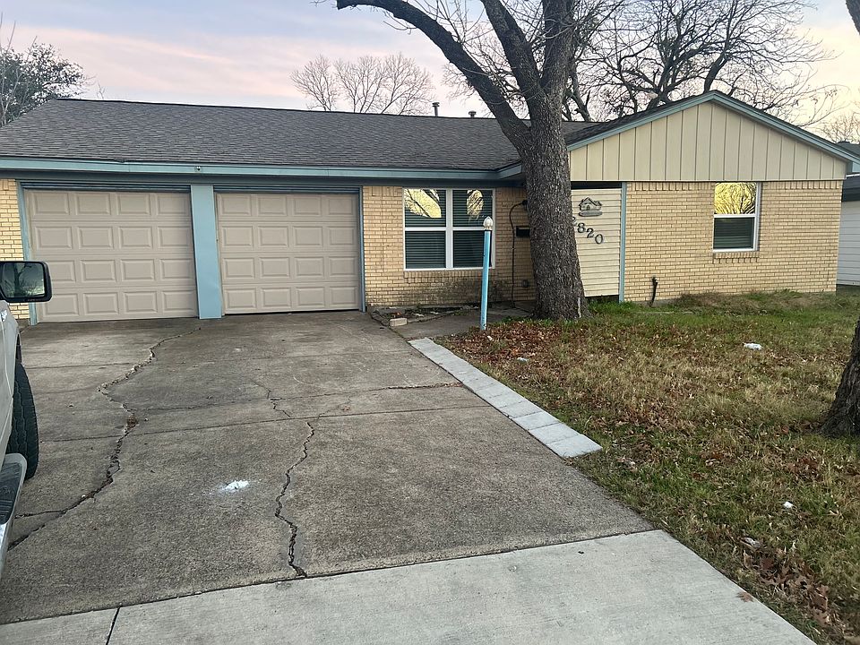 1st image of 2820 Belhaven Dr