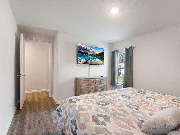 3rd image of 122 Bressler Ln