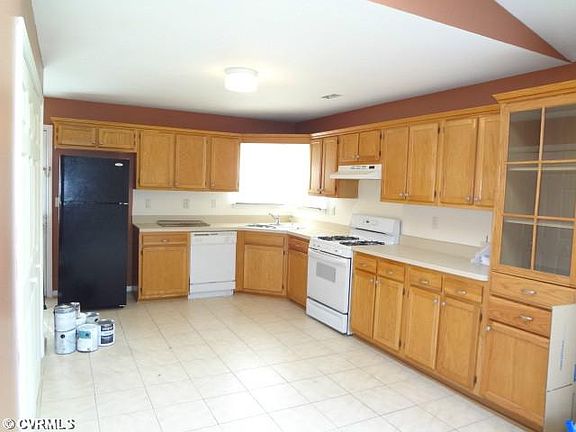 4th image of 100 Post Cedar Ct