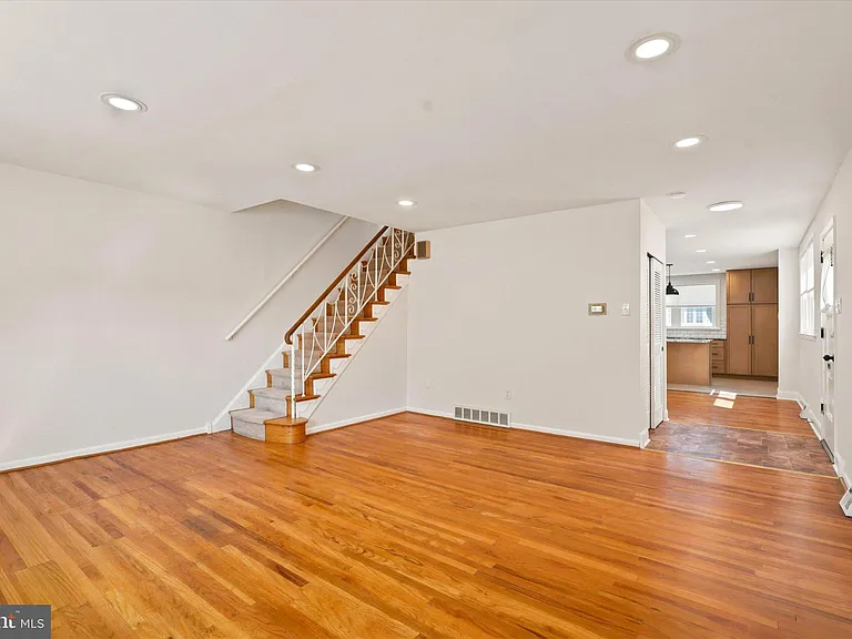 668 Renz St — Photo 7