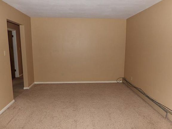 5th image of 970 Patricia Dr APT 2