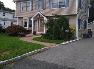 30 Spruce St, Midland Park, NJ 07432