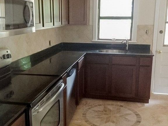 5th image of 2220 Corrine Dr
