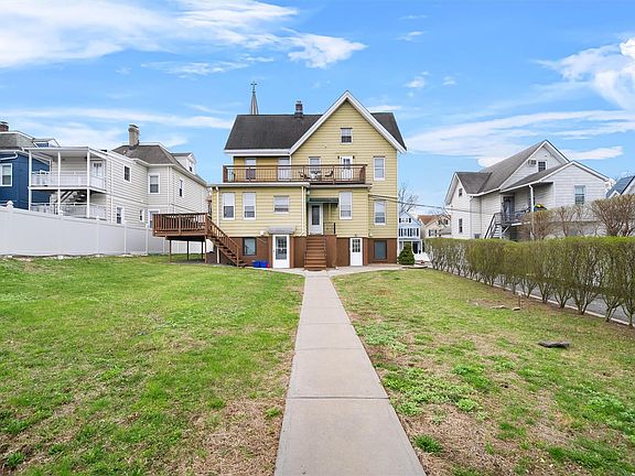 4th image of 135 Beekman Ave