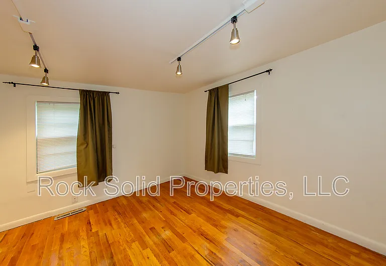 210 Seymour Ave — Photo 25