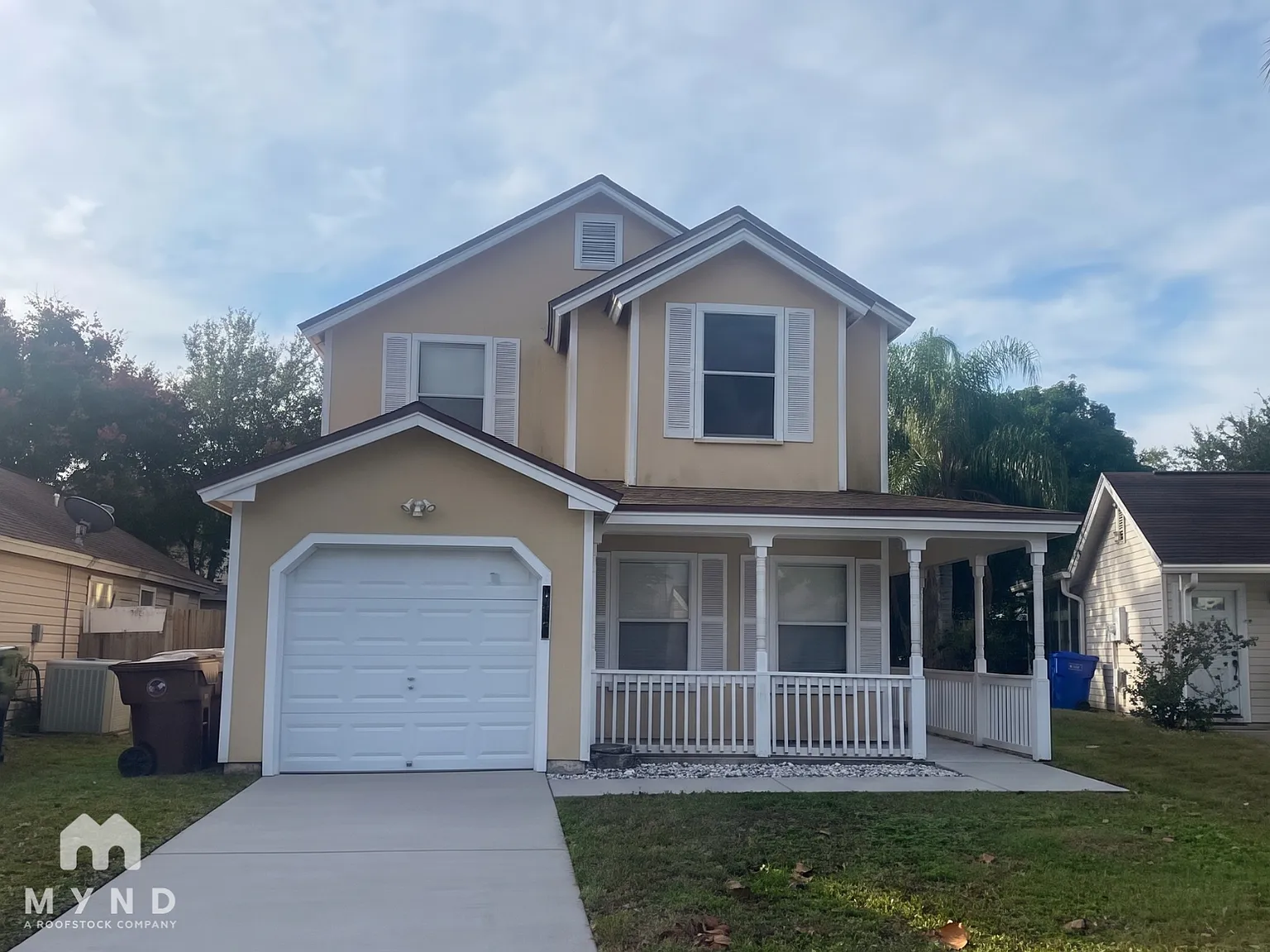 3 bed, 2.5 bath, 1393 sqft, $1,995 — Photo 1