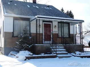 2127 Hollywood Ave, Grosse Pointe Woods, MI 48236