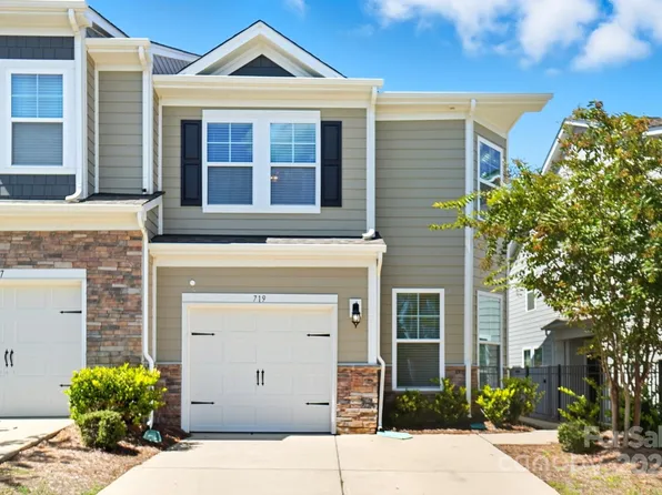 719 Little Bluestem Dr, Lake Wylie, SC 29710