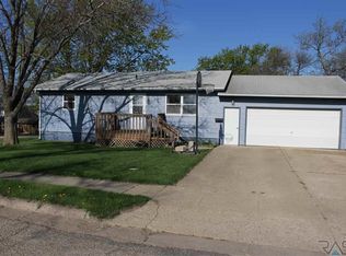 519 S Harth Ave, Madison, SD 57042