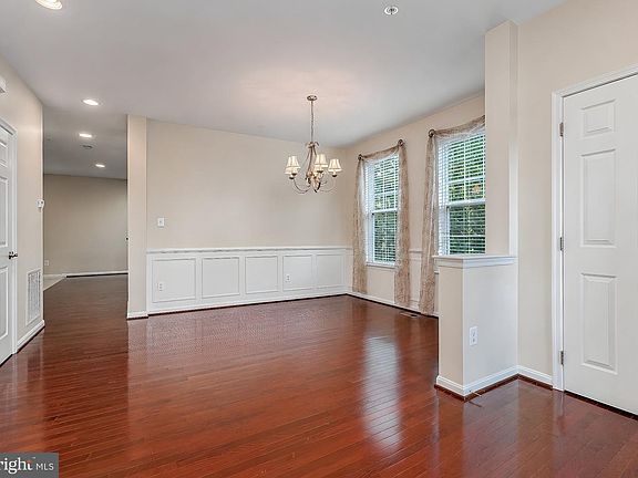 4th image of 23302 Sugarbush St