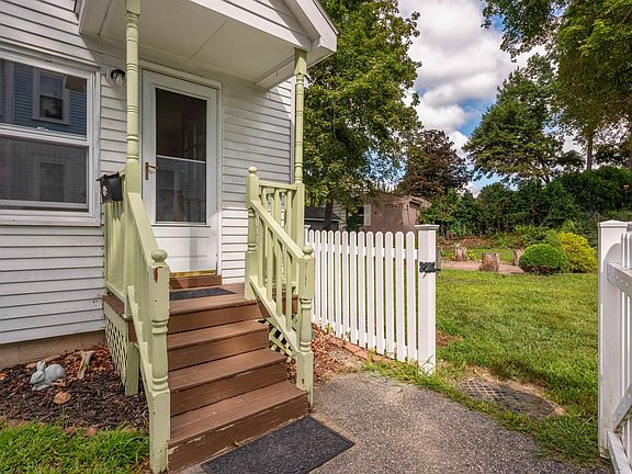 5th image of 33 Charlotte Avenue