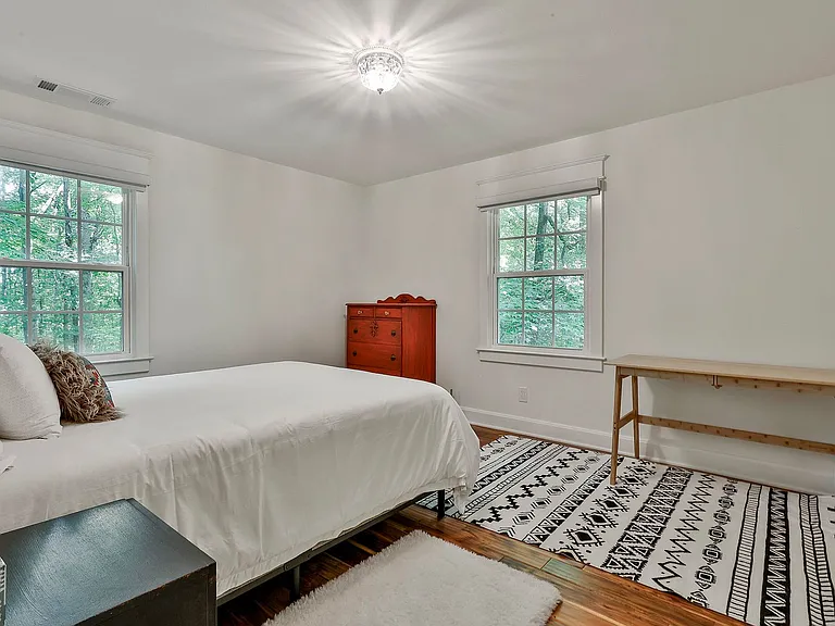 410 Thornton Lane — Photo 32