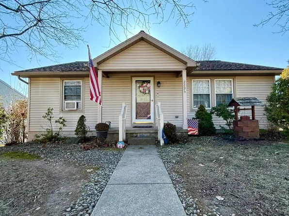 2295 Kenwood Ave, Williamsport, PA 17701