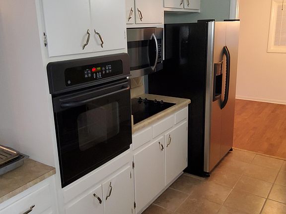 5th image of 220 Debra Ct