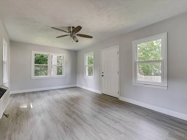 2111 Huron Dr — Photo 44