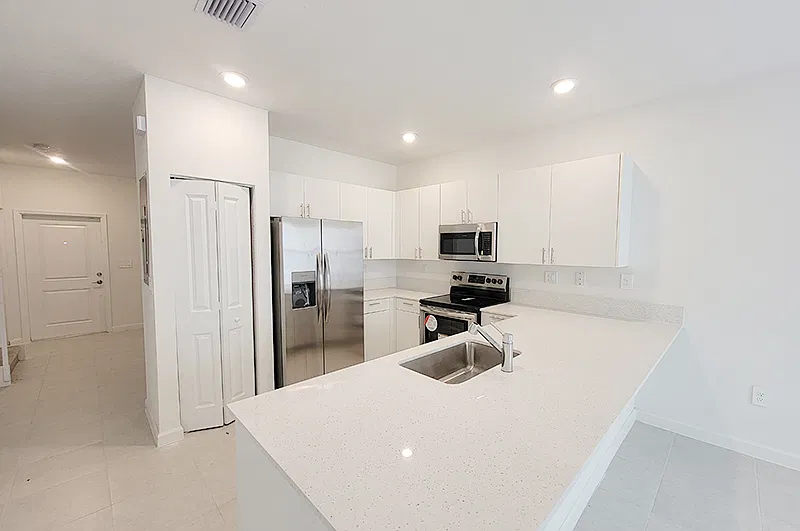 3 bed, 1393 sqft, $2,400 — Photo 4