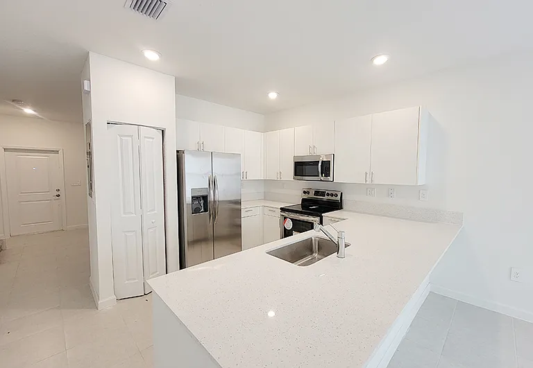 13302 SW 286th St #13302 — Photo 4