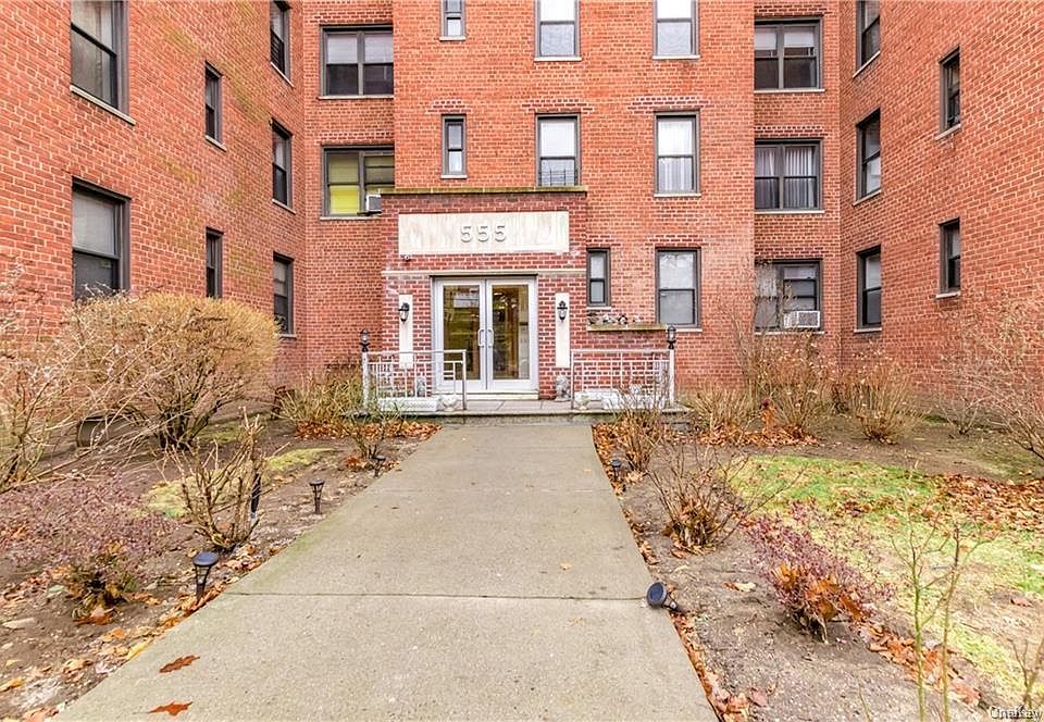 1st image of 555 McLean Ave APT 3G