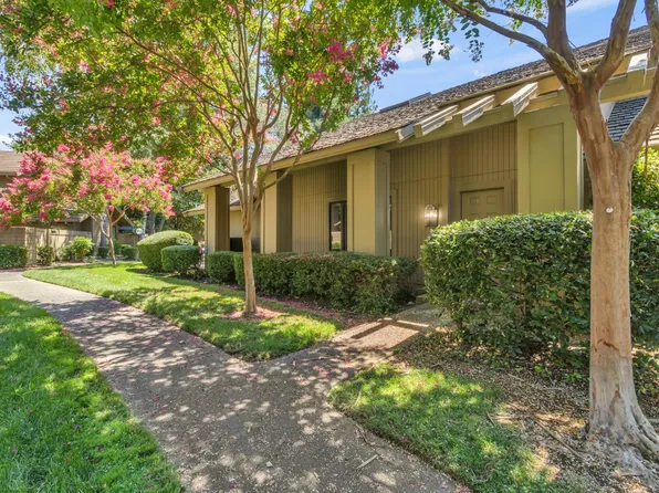 2206 Promontory Point Ln, Gold River, CA 95670