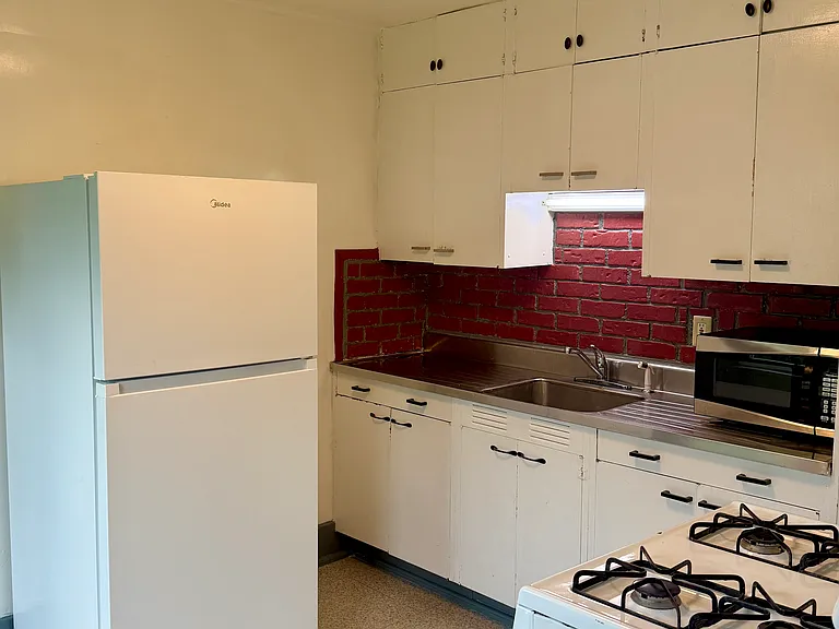 565 W Brady St #1/2 — Photo 8
