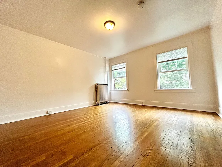 1522 E Olive Way — Photo 17