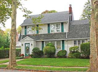 61 Hudson Rd, Floral Park, NY 11001